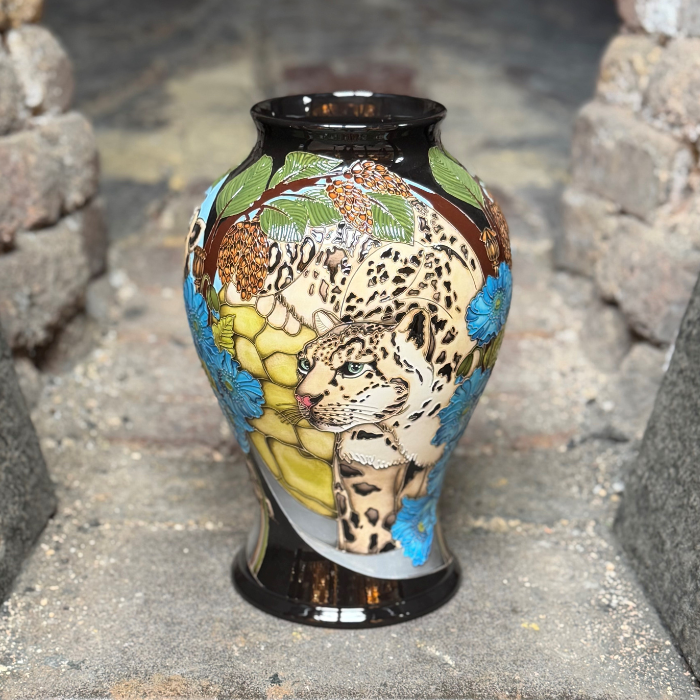 Snow Leopard - Vase